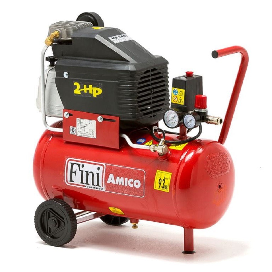 Czerwony, olejowy kompresor tłokowy FINI AMICO z napędem bezpośrednim, 2-Hp, na białym tle, z widocznymi manometrami i tabliczką znamionową.