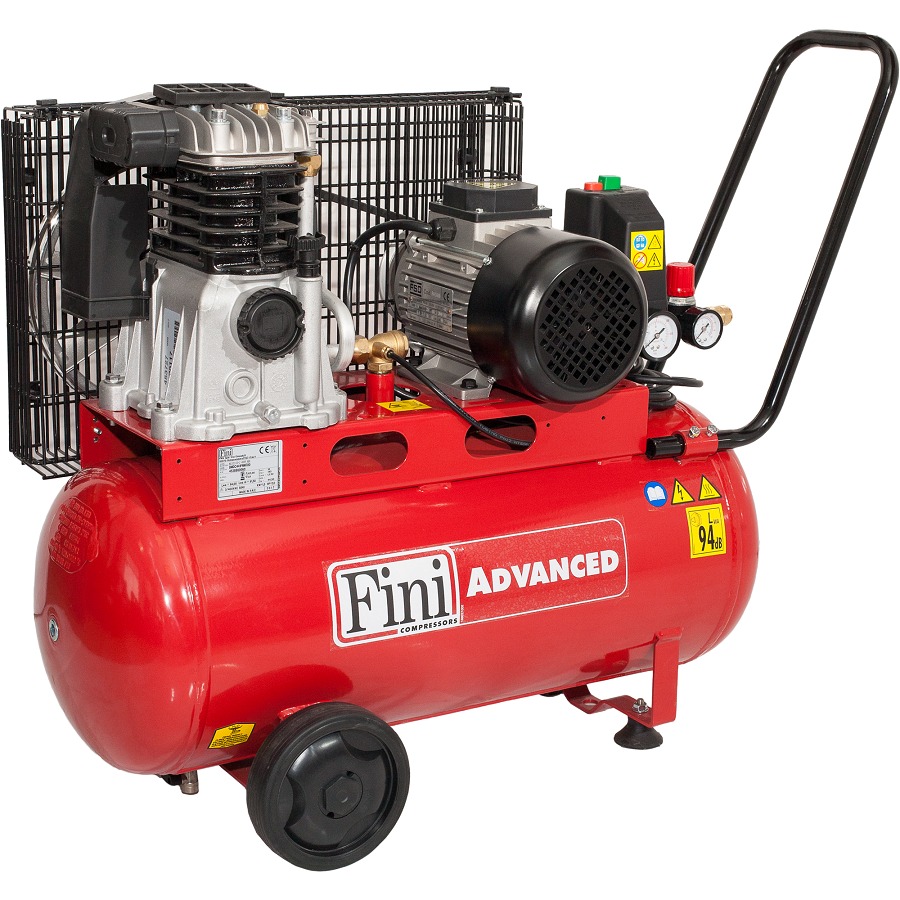 Czerwona sprężarka tłokowa olejowa FINI Advanced z napędem pasowym, widoczny silnik elektryczny z czarną kratką wentylacyjną, manometry i czarny uchwyt transportowy.