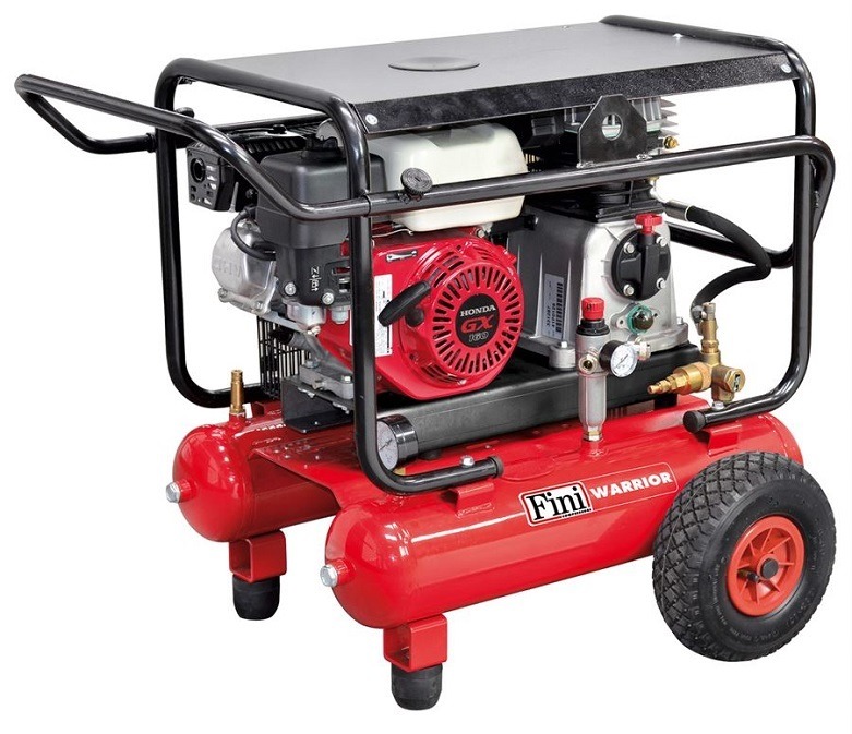 Czerwona sprężarka tłokowa olejowa FINI Warrior z silnikiem spalinowym Honda GX 160, umieszczona w metalowej ramie ochronnej z uchwytem i kołami.