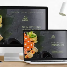 Responsywny projekt strony internetowej Sushi Parlour na monitorze, laptopie i smartfonie, prezentujący menu sushi z datą otwarcia i przyciskiem 'Learn More'.