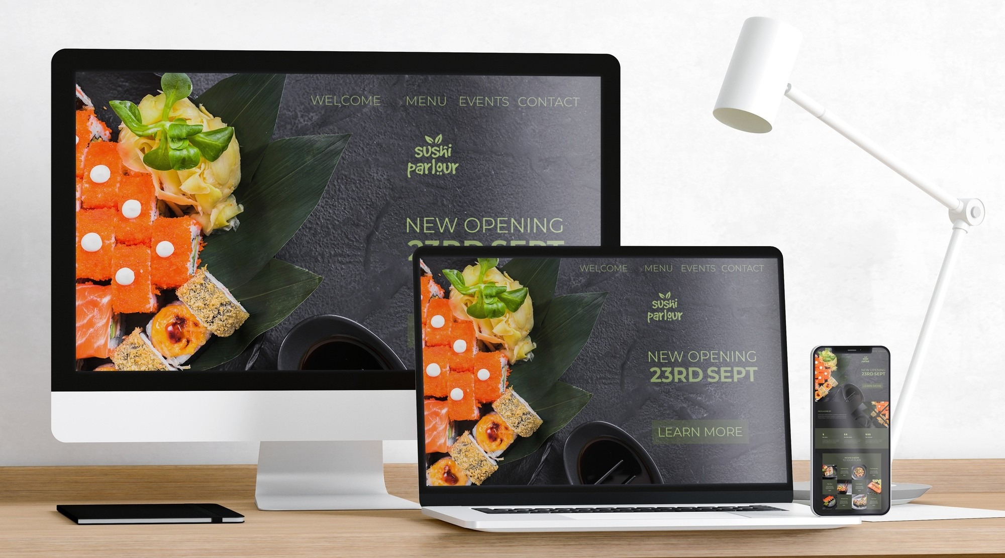 Responsywny projekt strony internetowej Sushi Parlour na monitorze, laptopie i smartfonie, prezentujący menu sushi z datą otwarcia i przyciskiem 'Learn More'.