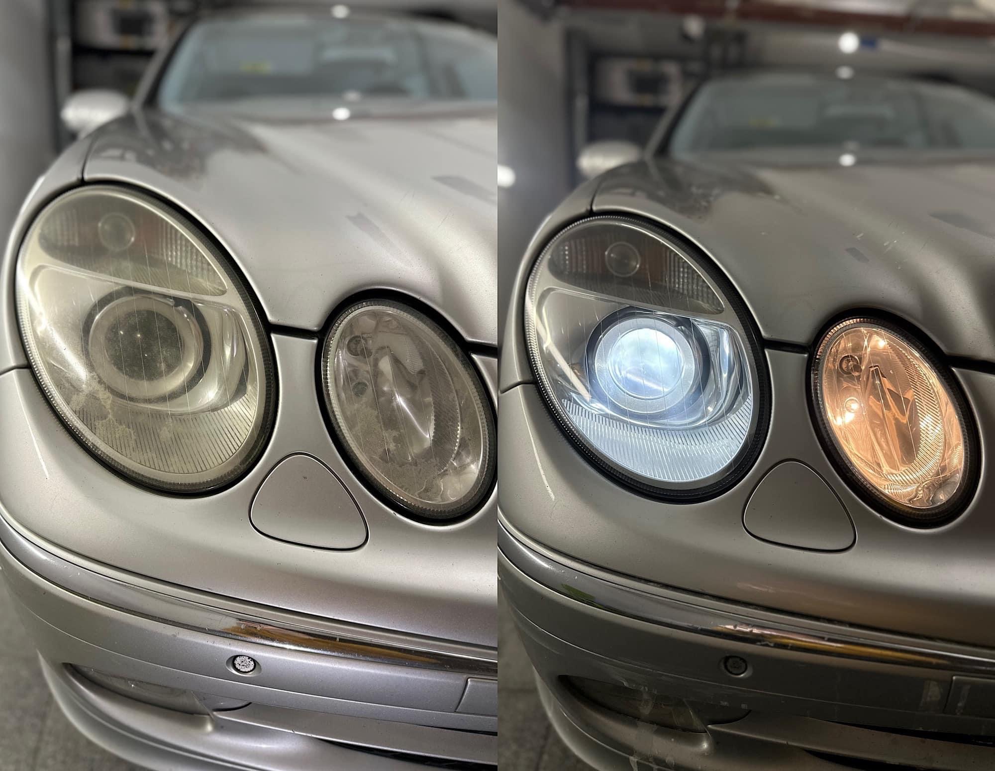 Reflektor samochodowy przed i po renowacji, widoczna różnica w przejrzystości i jasności światła na srebrnym samochodzie.