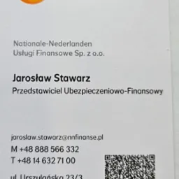 Wizytówka przedstawiciela ubezpieczeniowo-finansowego Jarosława Stawarza z Nationale-Nederlanden, z danymi kontaktowymi i kodem QR.
