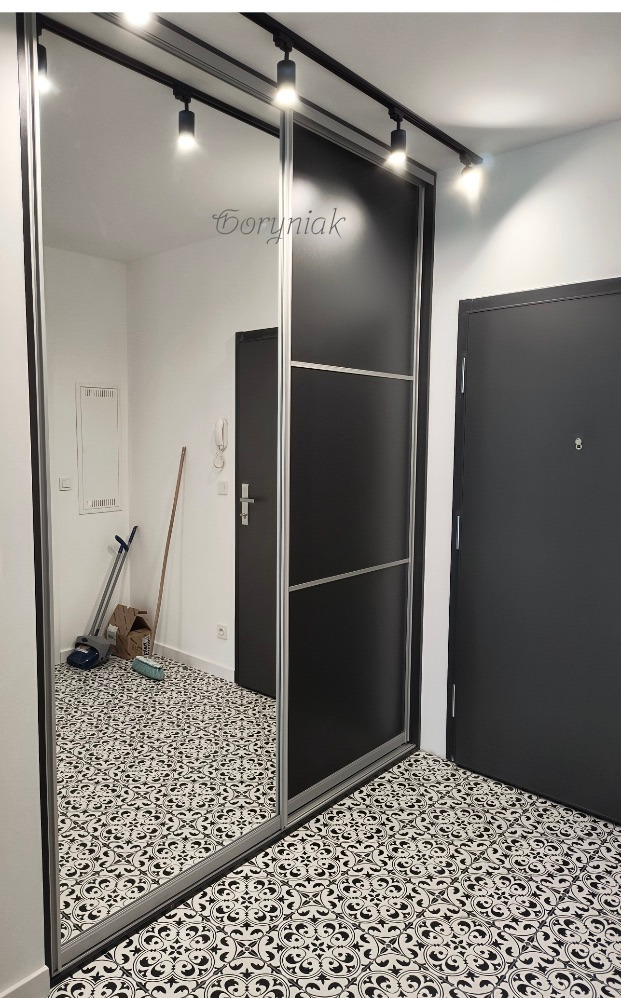 garderoba zabudowana w przedpokoju