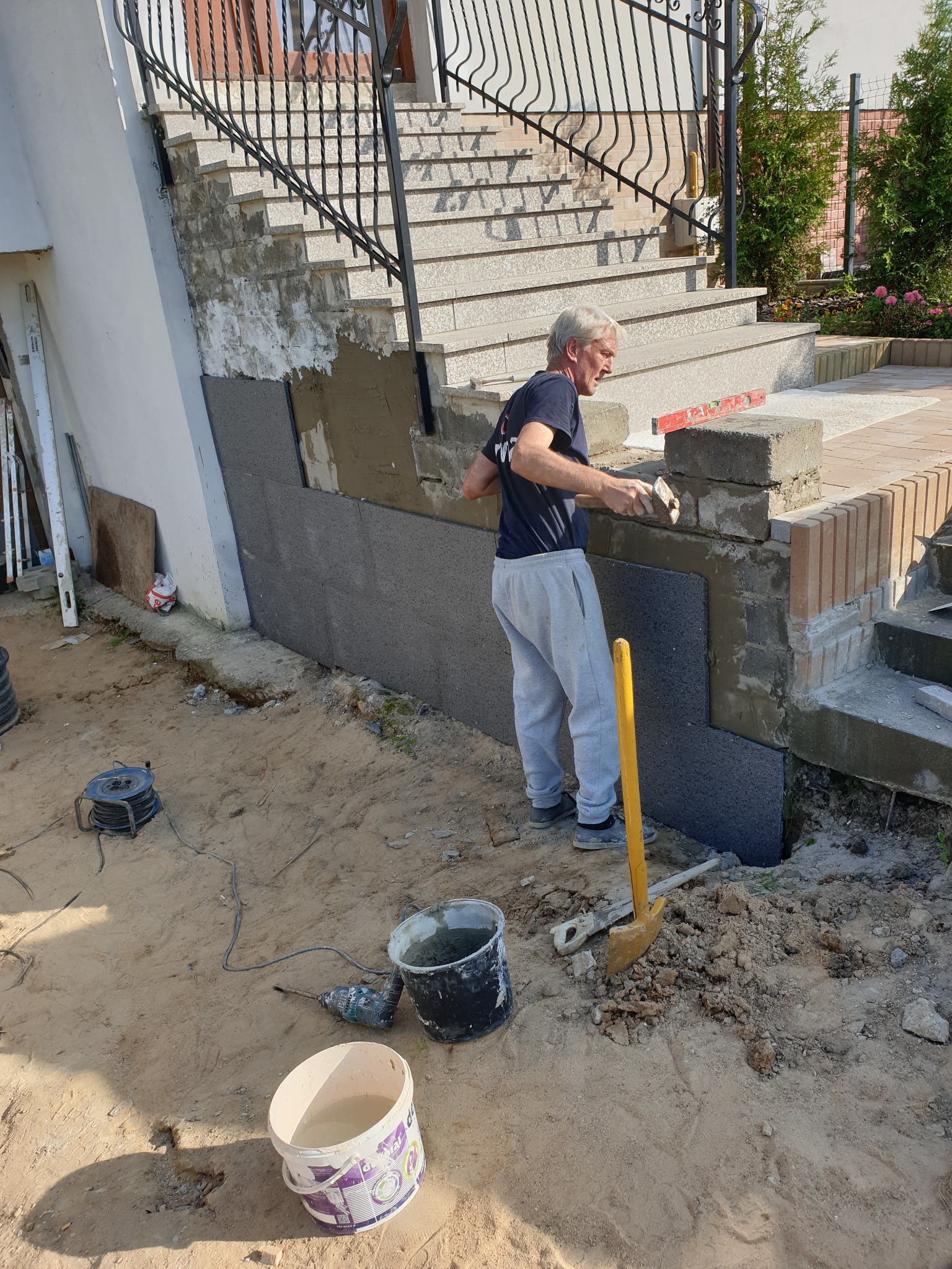 klejenie steropianu plus syatkia klej pod klinkier