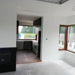 Zabudowa kominka szpachlowanie i malowanie scian