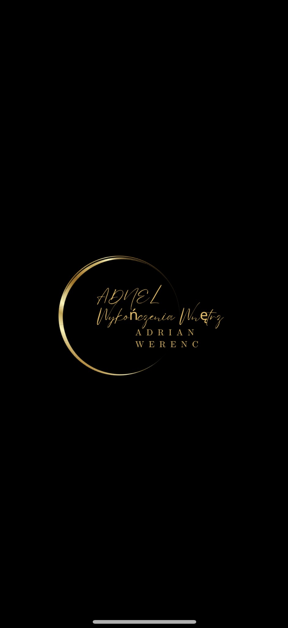 Eleganckie logo firmy 'ADMEL Wykończenia Wnętrz Adrian Werenc' w złotym kolorze na czarnym tle. Minimalistyczny design z okręgiem.