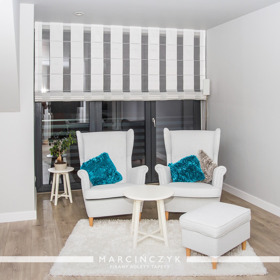 Roleta rzymska w pasy.