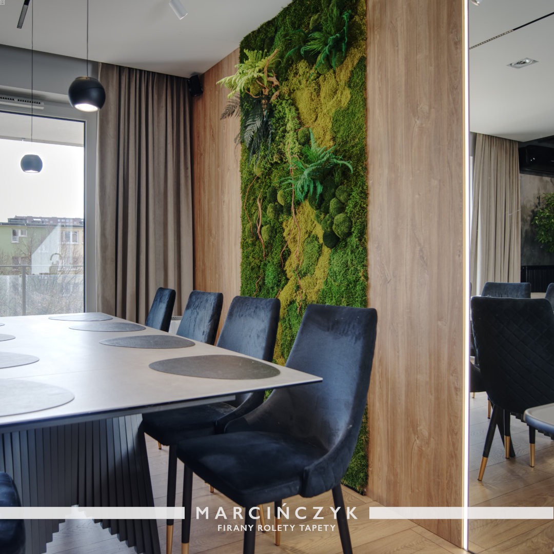 Nowoczesne zasłony zaciemniające na flekach.