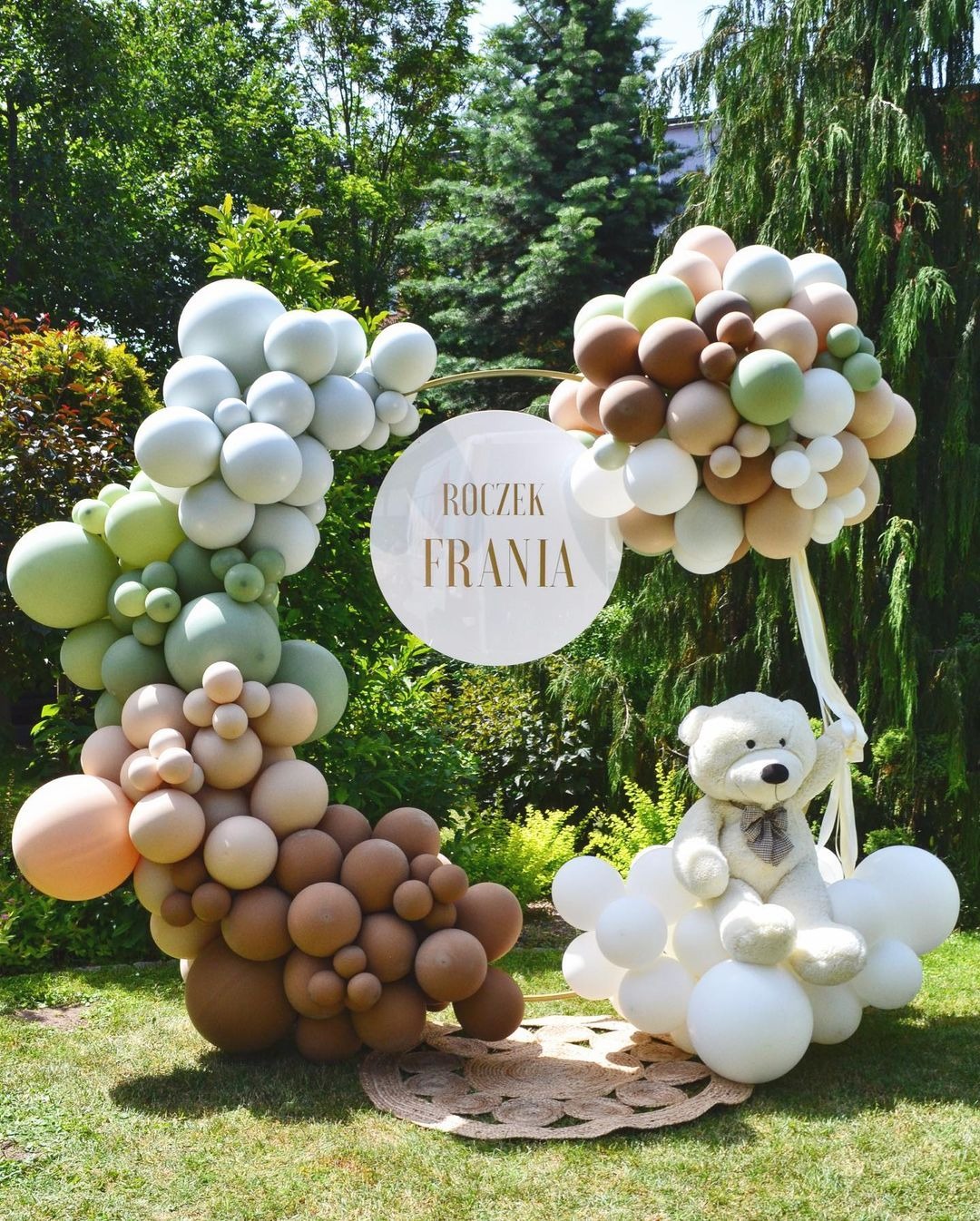 Dekoracja urodzinowa w ogrodzie