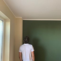 Mateusz Nowak - Szpachlowanie, malowanie salonu