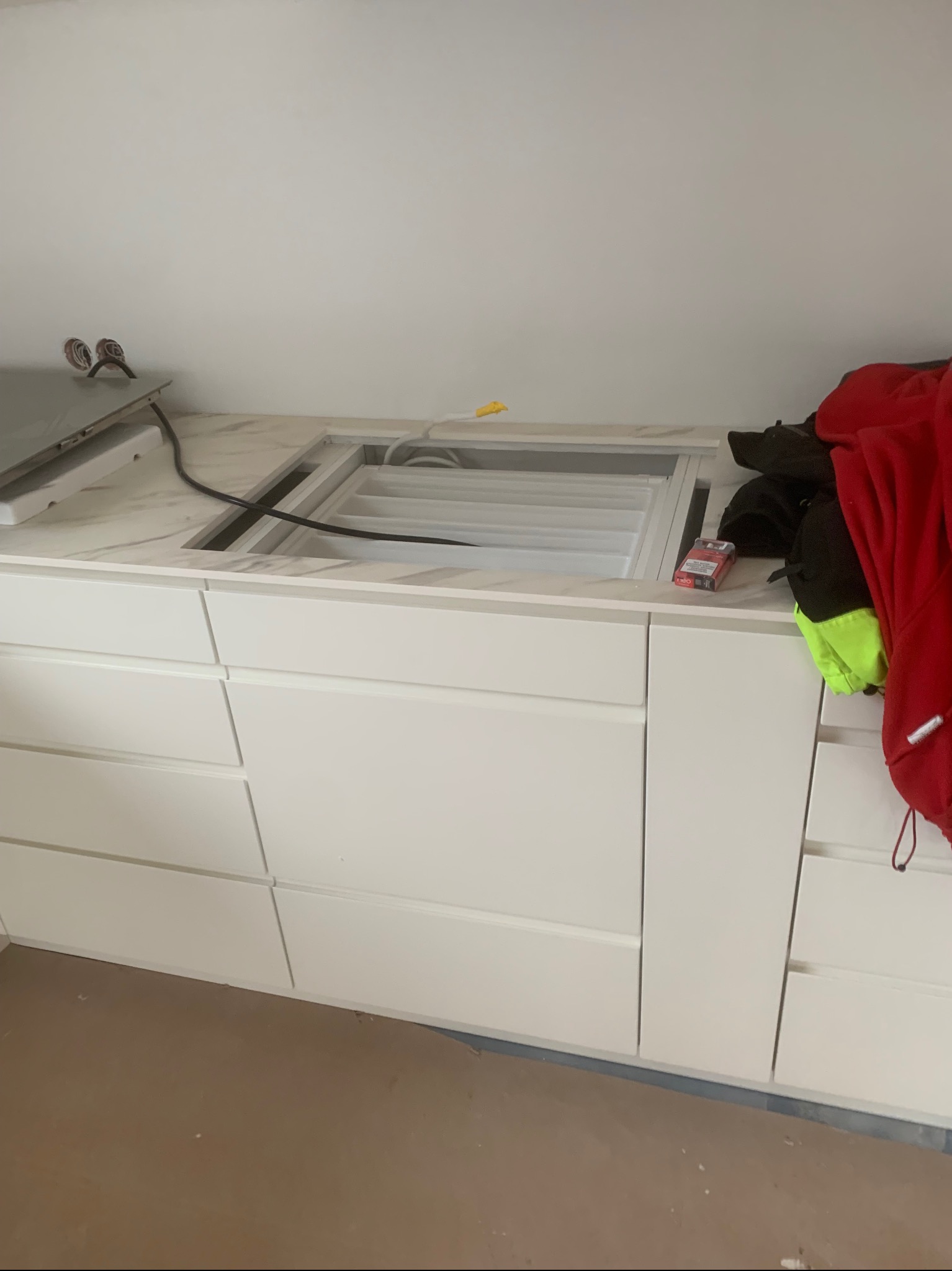 Składanie oraz montaż mebli