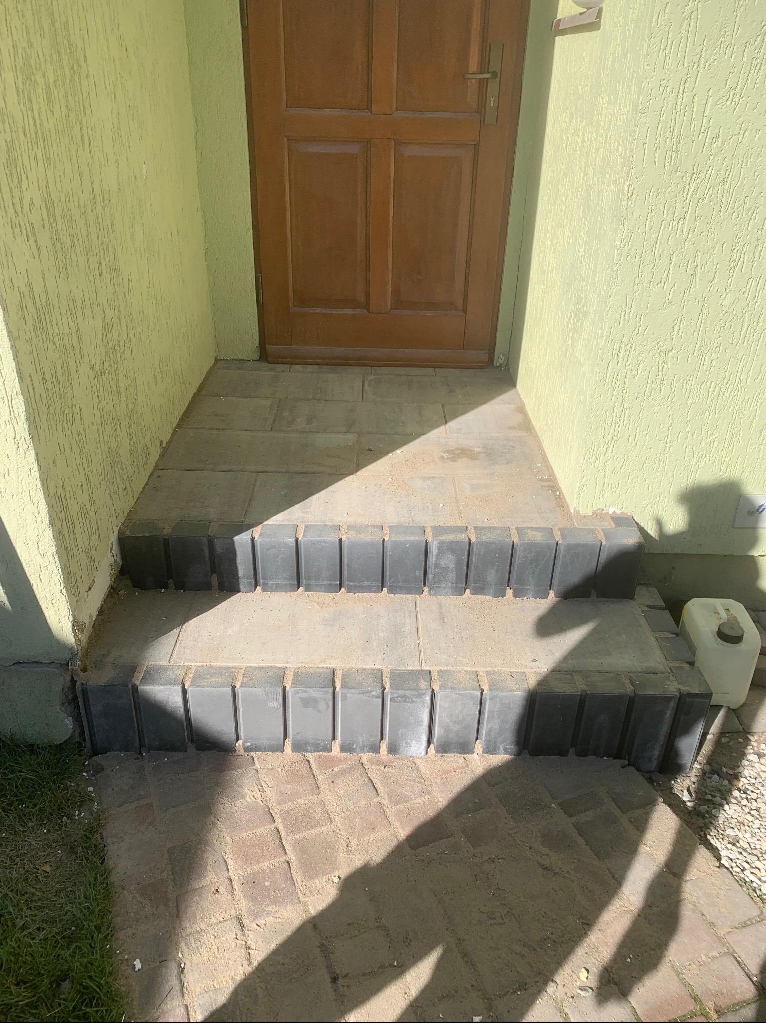 Wymiana starego wejścia do domu na nowe