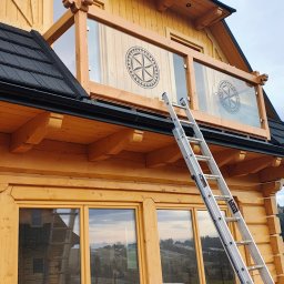 Balustrady z motywem regionalnym.
Szkło laminowane, hartowane 6mm + 6mm + 4x folia PVB.  Drukowany motyw znajduje się międy taflami.