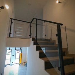 barierka szklana na schody