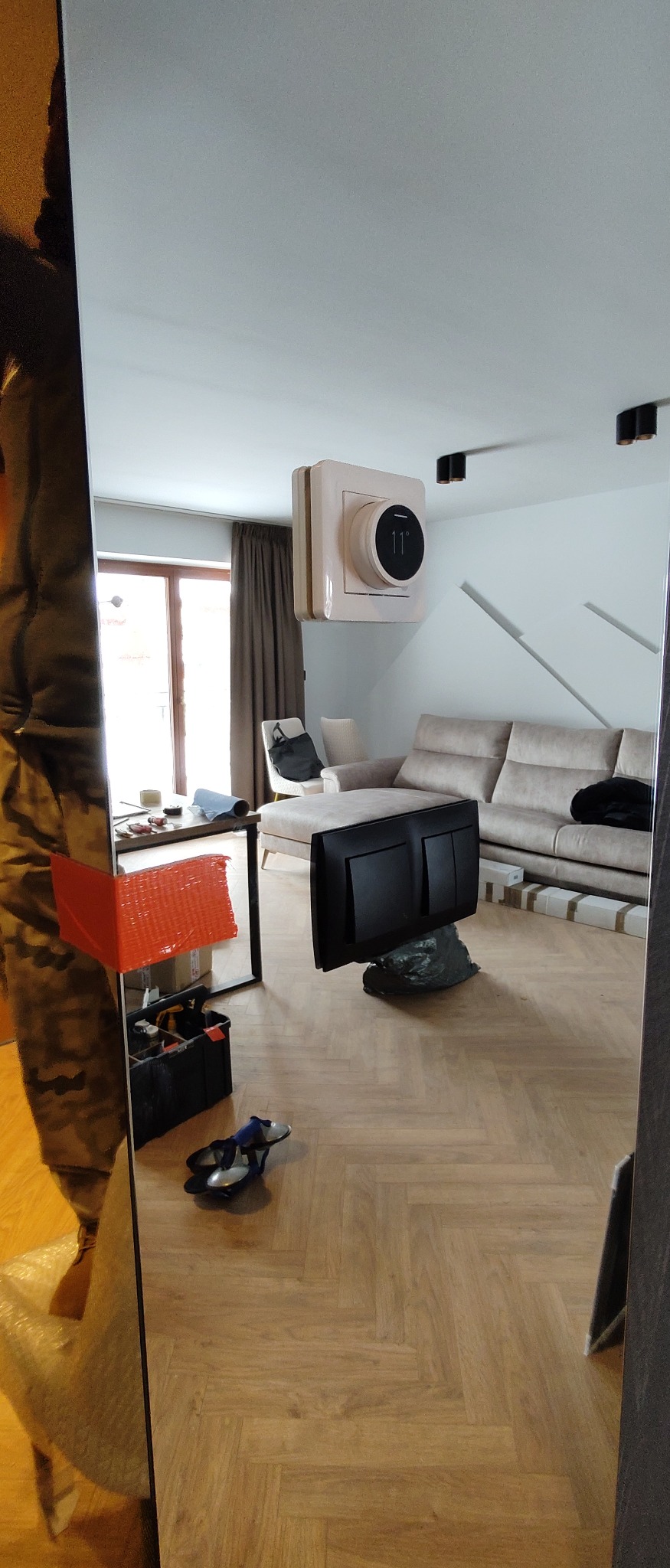 Lustra z otworami pod gniazdka itp,