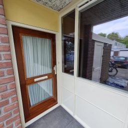 Małe naprawy  stolarskie oraz odświeżenie kolorów kilkudziesięciu jednakowych domków w miejscowości Alkmaar.