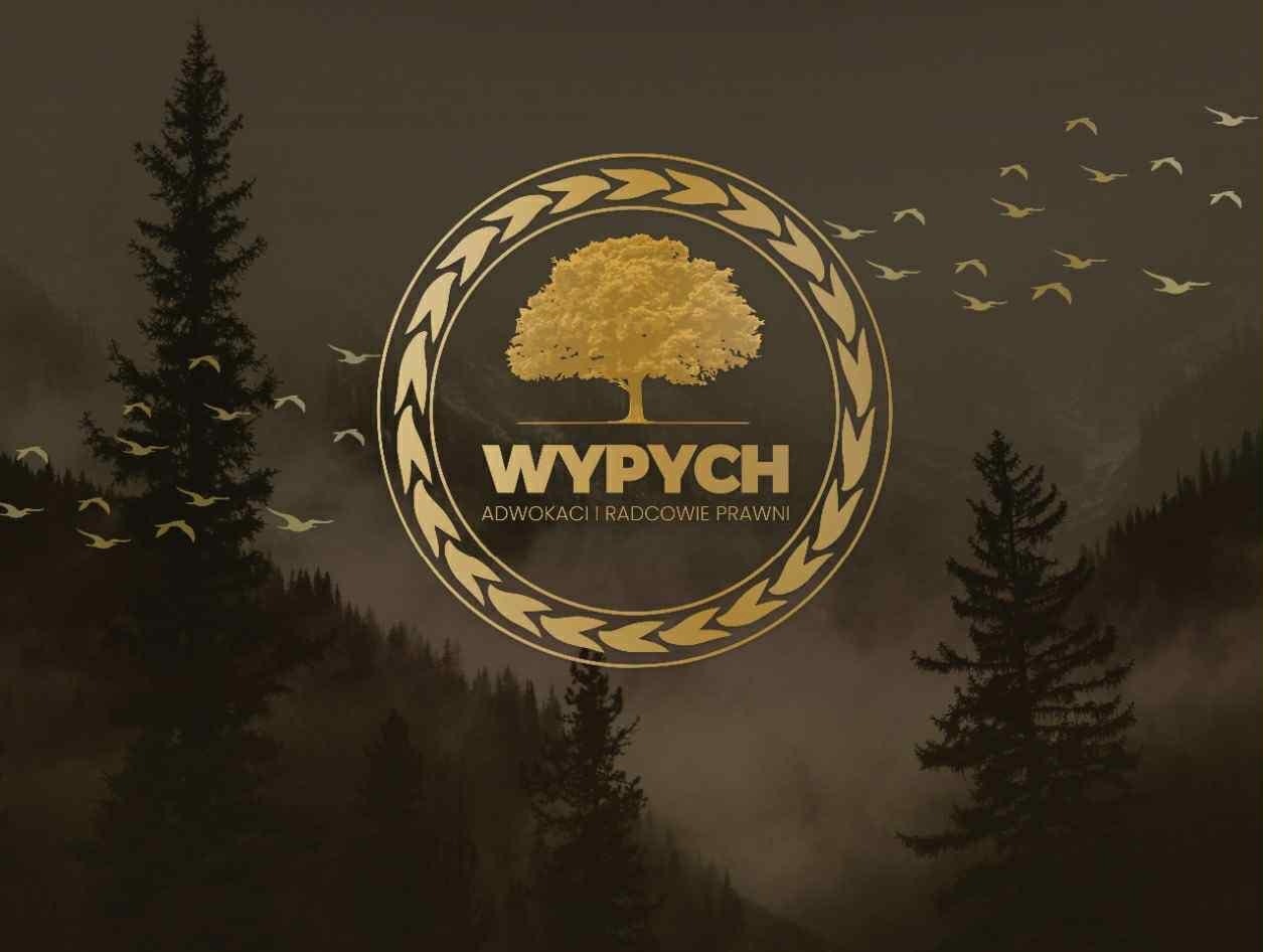 Złote logo kancelarii prawnej Wypych z drzewem w okręgu na tle leśnego krajobrazu i lecących ptaków, stylizowane na retro, w odcieniach brązu i złota.
