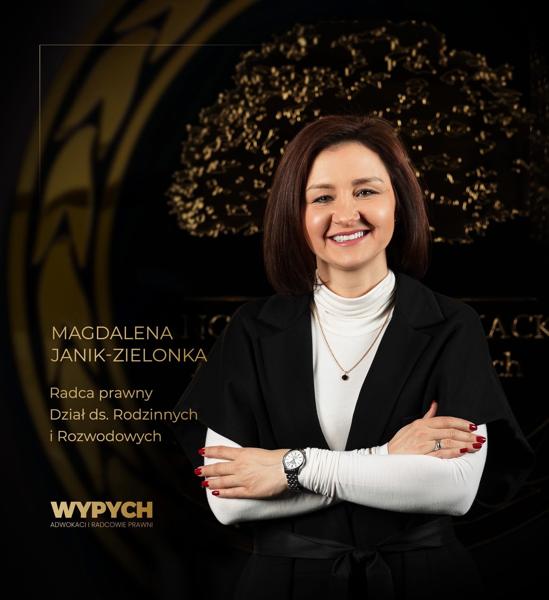 Portret uśmiechniętej radcy prawnej Magdaleny Janik-Zielonki na czarnym tle z logo kancelarii Wypych, specjalizującej się w prawie rodzinnym i rozwodowym.