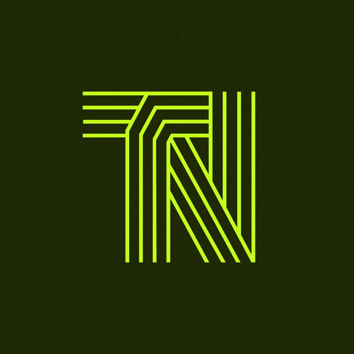 Abstrakcyjne logo TN w neonowej zieleni na tle mapy topograficznej w odcieniach zieleni. Geometryczny, nowoczesny design.