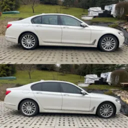 Porównanie białej limuzyny przed i po przyciemnieniu szyb, widoczne różnice w odcieniu szyb na tle zielonego trawnika i elementów otoczenia.