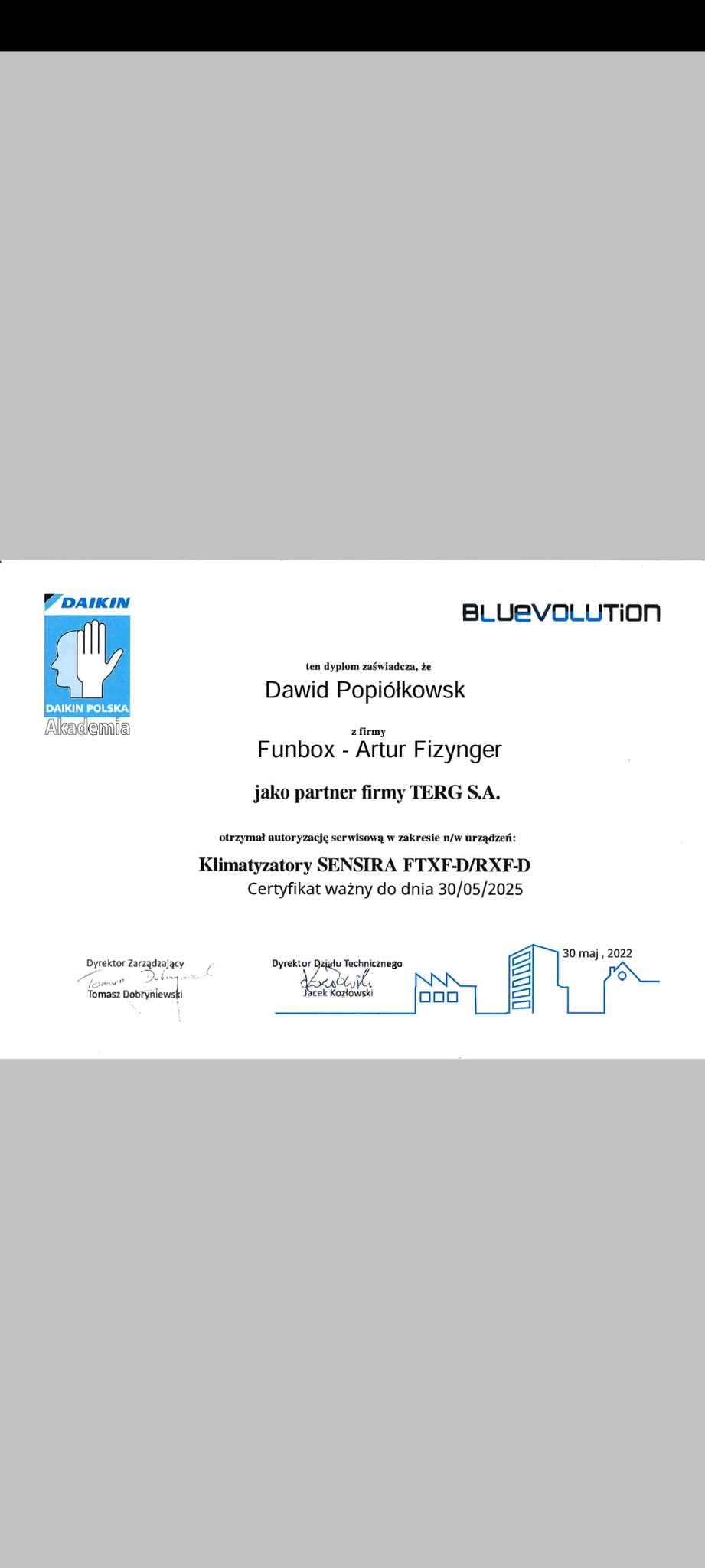 Skan certyfikatu autoryzacji serwisowej Daikin dla firmy Funbox - Artur Fizynger w zakresie klimatyzatorów Sensira FTXF-D/RXF-D, ważny do 30/05/2025. Na dokumencie widoczne logotypy Daikin...