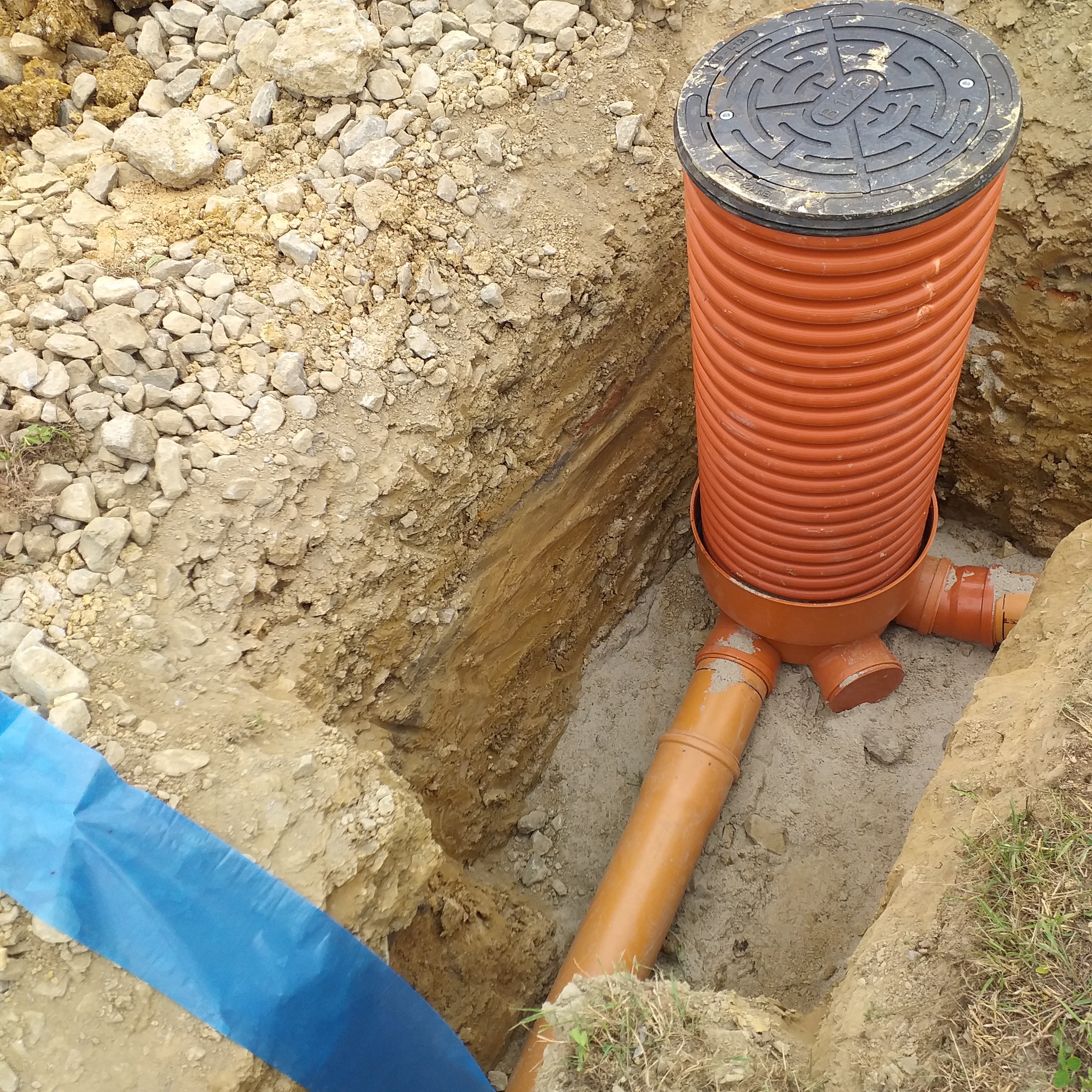 Przyłącze kanalizacyjn studnia 425mm i rura 160mm