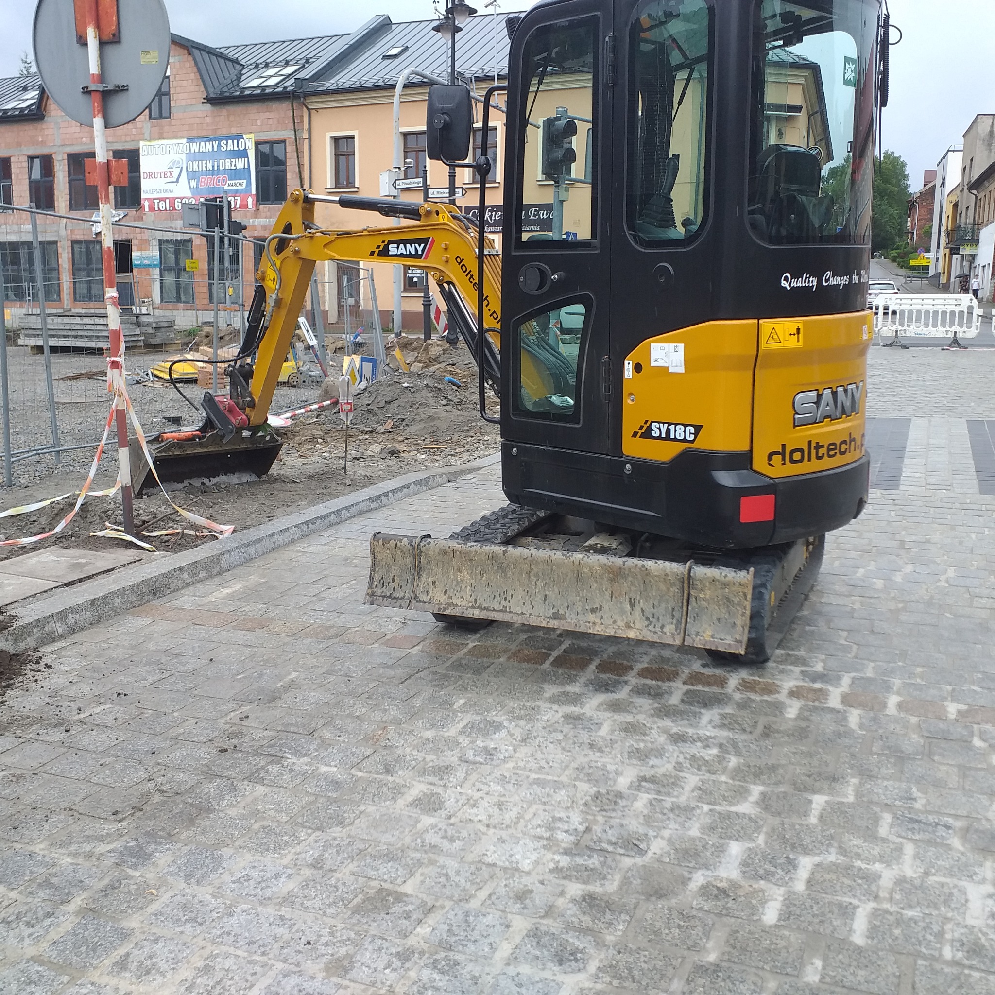 prace ziemne minikoparka rocznik 2023