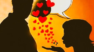 Sylwetki kobiety i mężczyzny na pomarańczowym tle, z czerwonymi sercami unoszącymi się w powietrzu i dymkiem z chmurką dialogową.