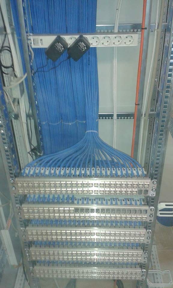 W serwerowni ogółem 5000 modułów Digitus RJ45