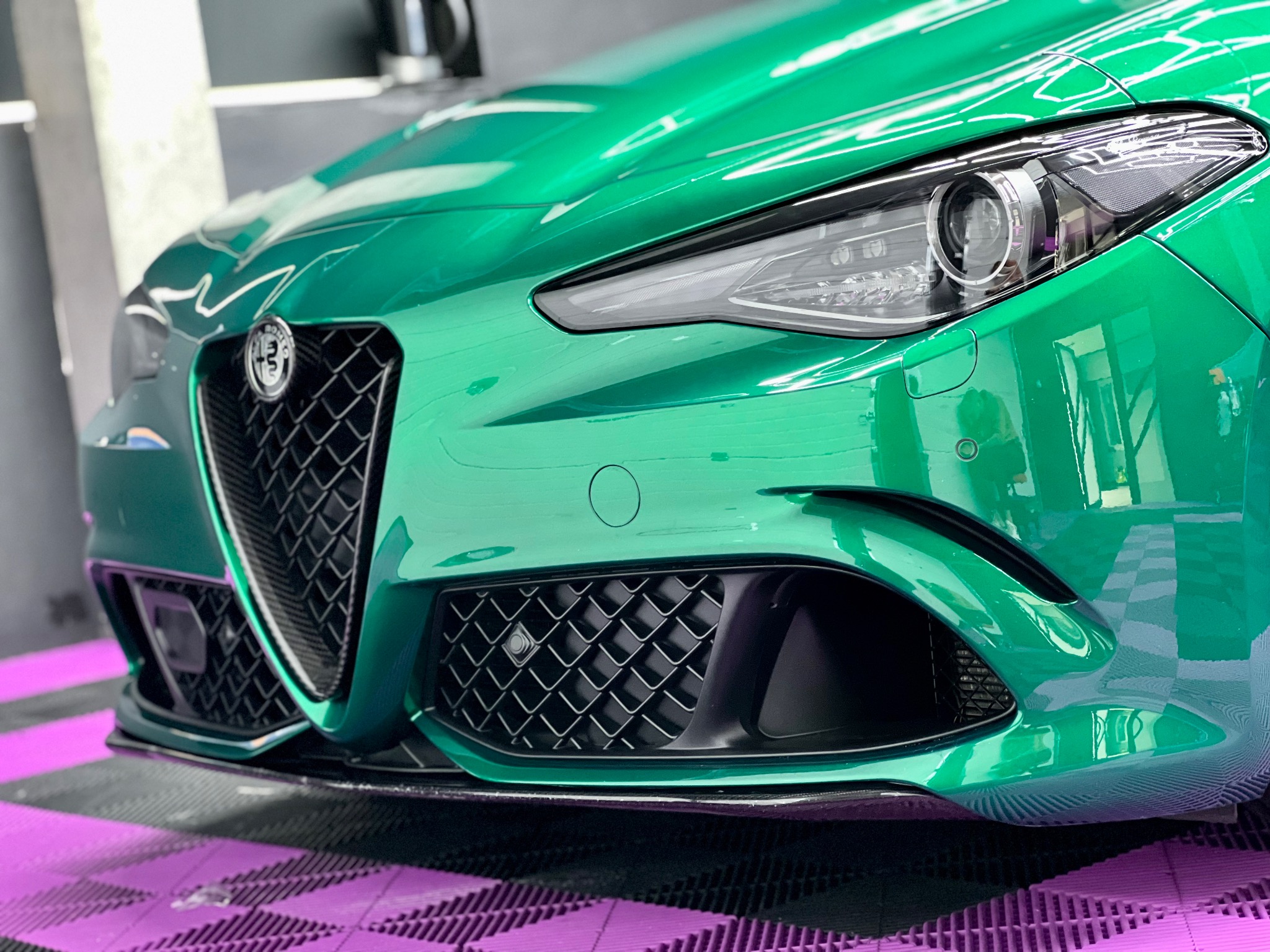 Giulia QV zabezpieczona foliami bezbarwnymi PPF .
