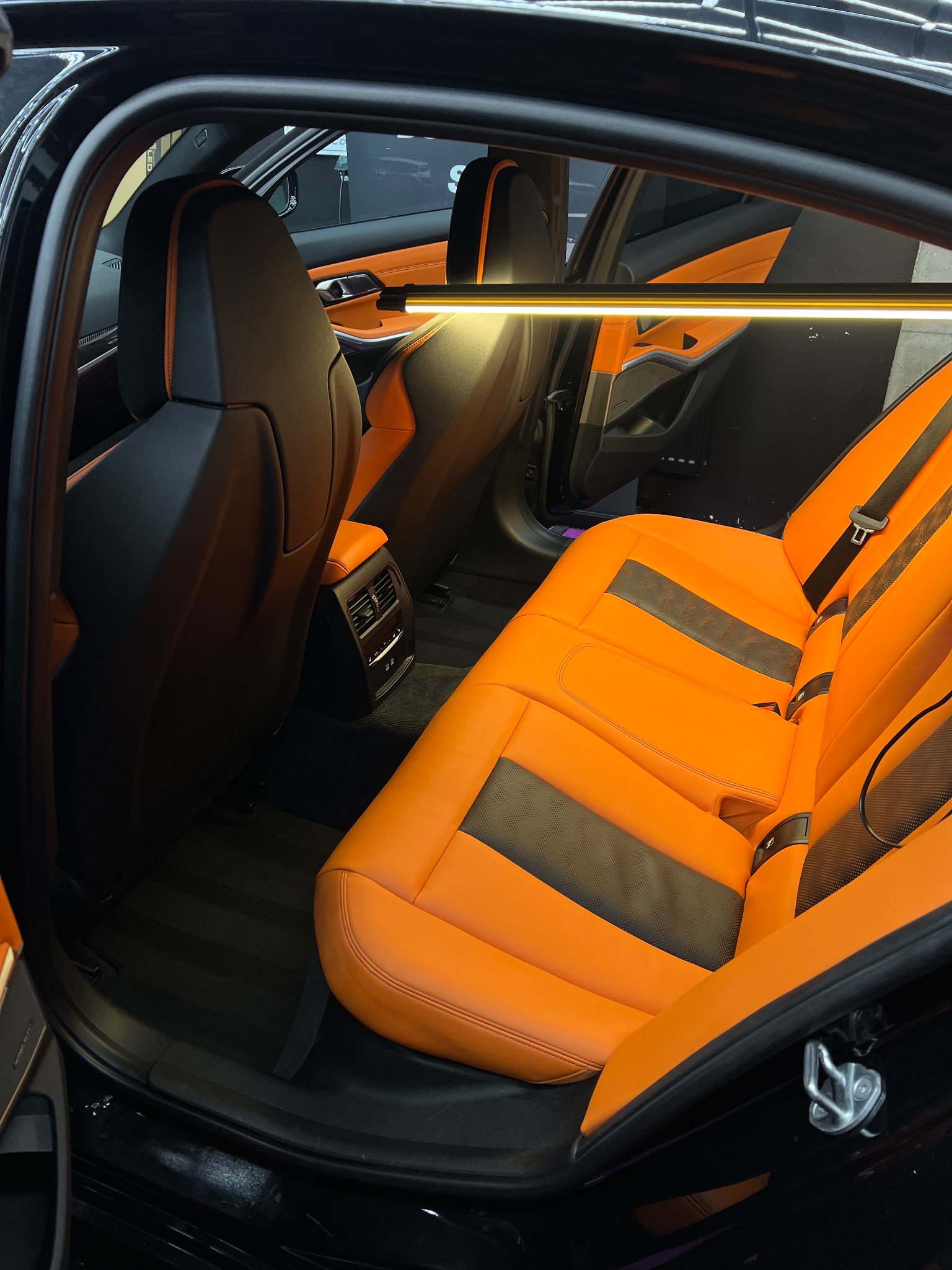 Sprzątanie detailingowe wnętrza, czyszczenie i impregnacja skór