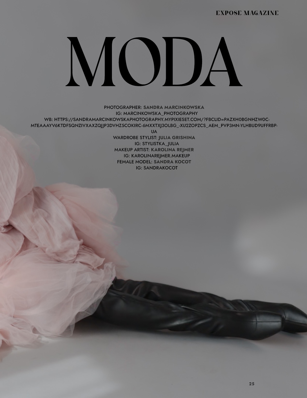 Okładka magazynu 'MODA' z modelką w tiulowej sukience i skórzanych kozakach, prezentująca pracę fotografa Sandry Marcinkowskiej, stylistki Julii Grishiny i makijażystki Karoliny Rejmer.