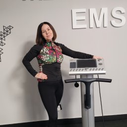 Trening personalny EMS wykonujemy na sprzęcie Miha Body tec. Jestem certyfikowanym trenerem EMS.