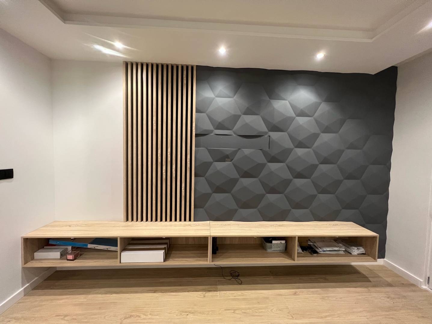 Duże doświadczenie w zakresie remontów, wykończenia wnętrz. Zapraszam do kontaktu, pozdrawiam