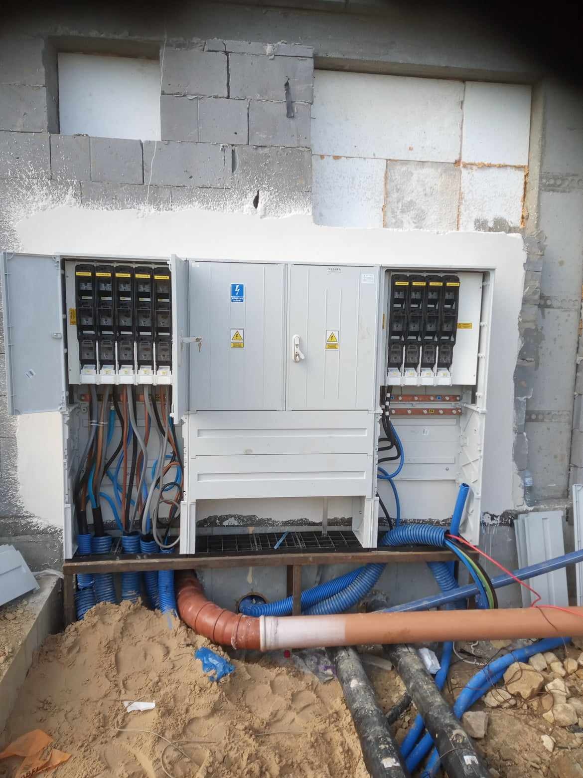 Montaż rozdzielni zasilania budynku