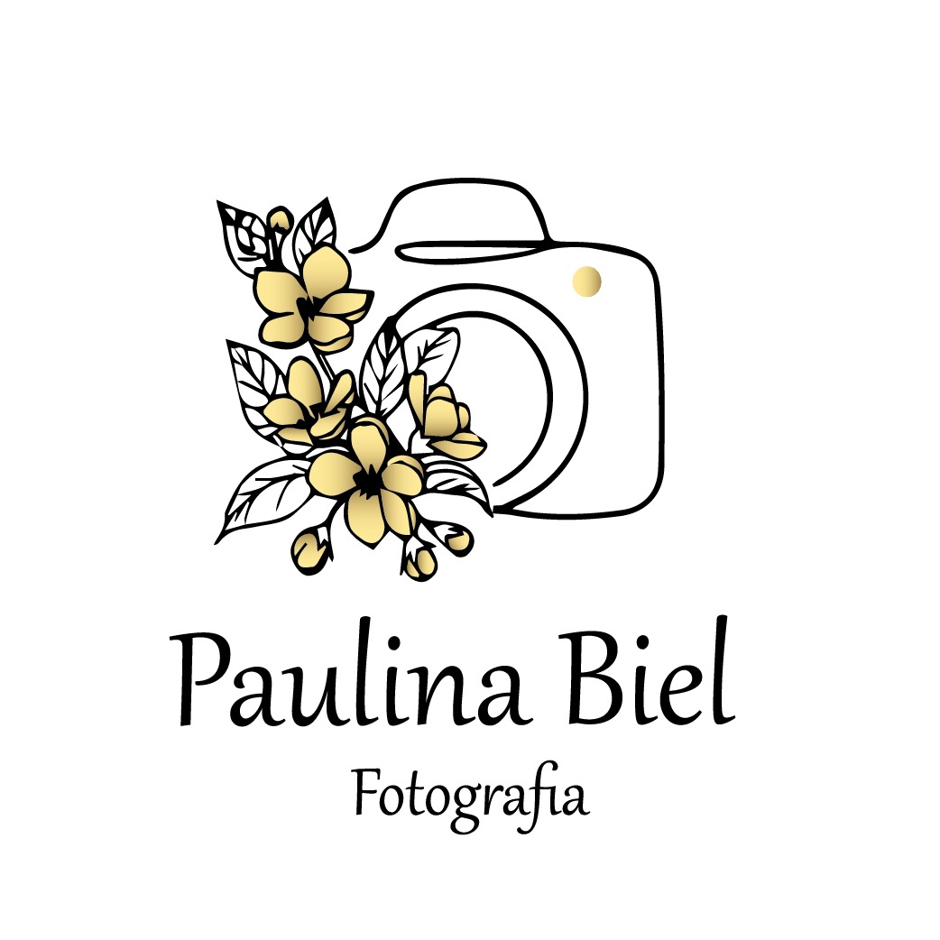 Eleganckie logo z konturem aparatu ozdobionym złotymi kwiatami i liśćmi. Poniżej czarny napis 'Paulina Biel Fotografia' na białym tle.