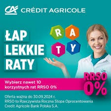 Kobieta w białym stroju na reklamie Credit Agricole, promująca lekkie raty RRSO 0% do 30.09.2024. Kolorowe tło, logo banku w górnym rogu.