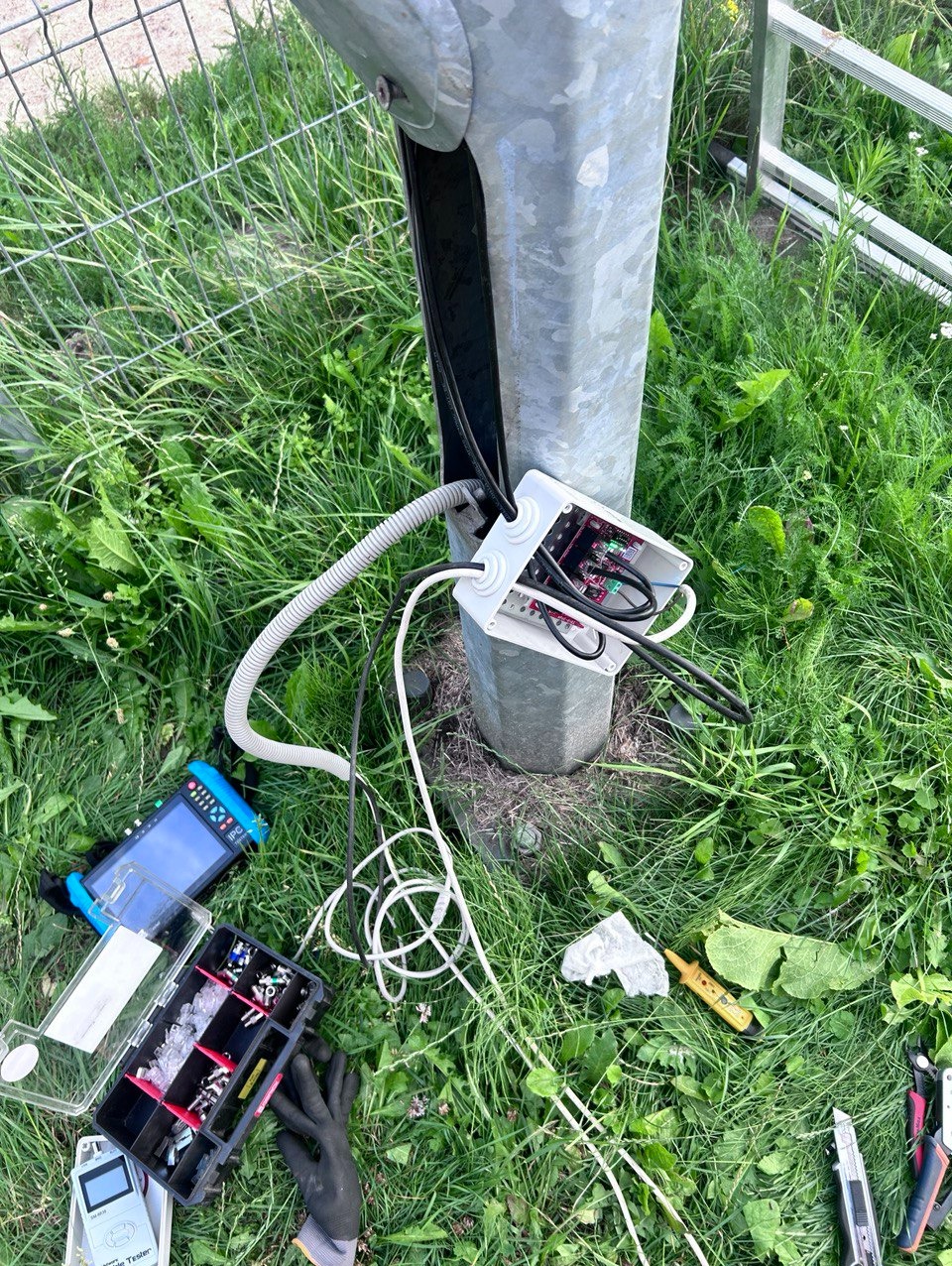 Montaż kamer na słupie oświetleniowym wraz ze switchem POE