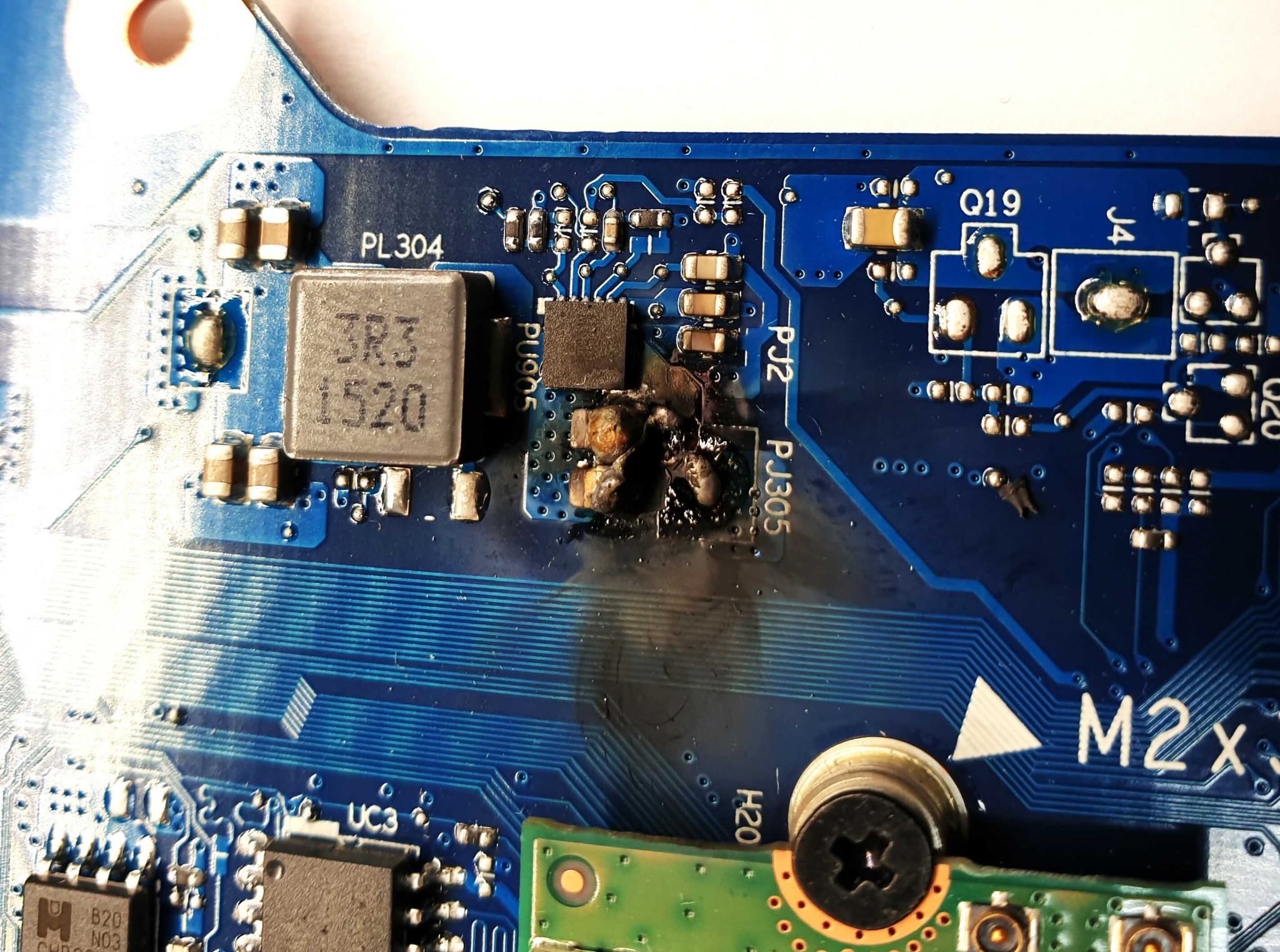 Usuwanie zwarć i naprawa płyt głównych