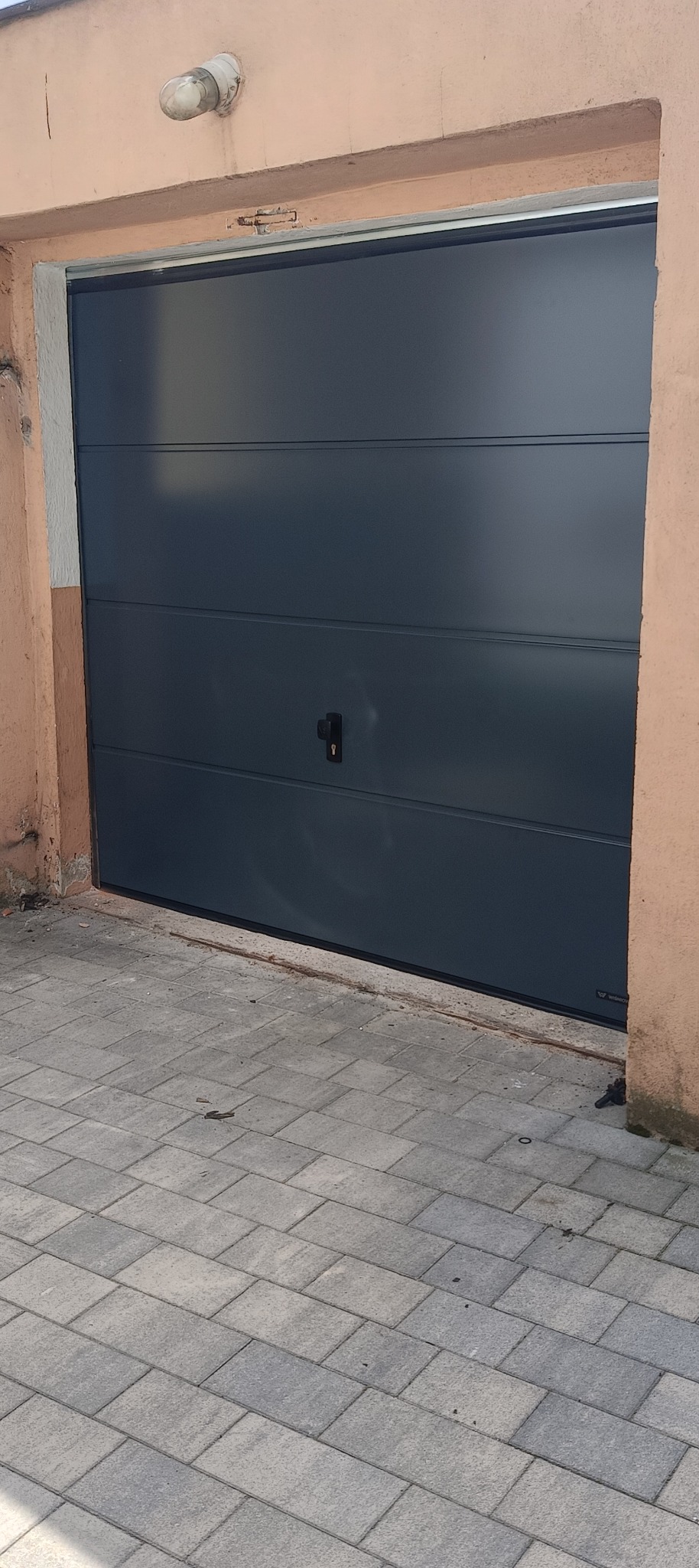 Zwykły UniPro w kolorze antracyt owym z klateczka i rozprzeglem z powodu braku wyjścia z garazu