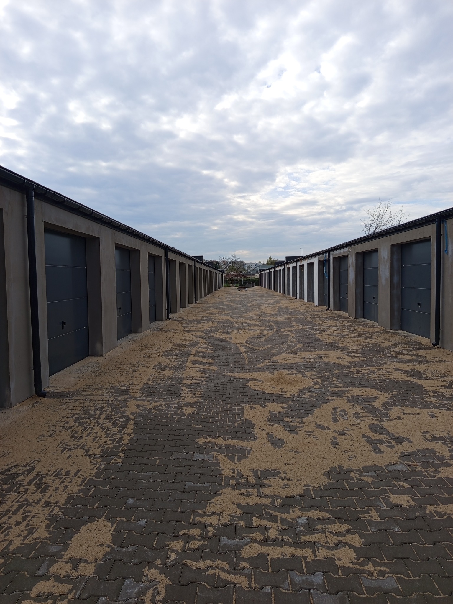 77sztuk bram Uni pro Wiśniowski z napędami Spark