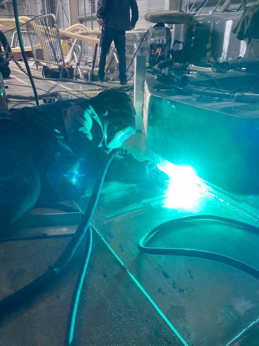 Spawanie Aluminium spoiny pod Ultra Dzwięki na Jachcie dla prezesa Realu Madryt w Rotterdamie.