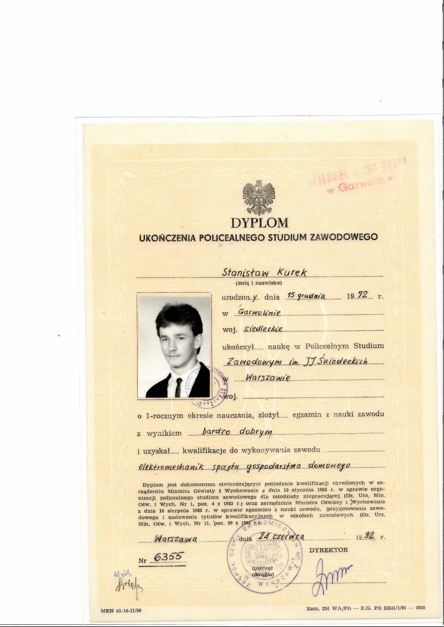 Skan dyplomu ukończenia Policealnego Studium Zawodowego z 1992 roku, imię i nazwisko Stanisław Kurek, zawód elektromechanik sprzętu gospodarstwa domowego, pieczęcie urzędowe i podpisy.