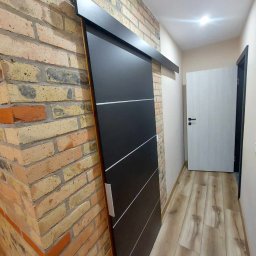 Haustechnik REMONTY I WYKOŃCZENIA Andrzej Dychus - Rodzaj prac : Montaż drzwi przesuwnych.