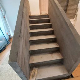 Haustechnik REMONTY I WYKOŃCZENIA Andrzej Dychus - Rodzaj prac: wykonanie schodów betonowych w stylu awangardowym.