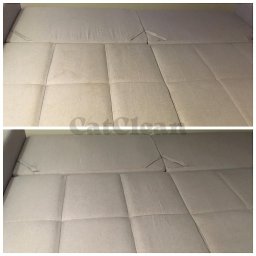 CatClean - Usługi prania i czyszczenia tapicerek i wykładzin - Dwuczęściowe zdjęcie przedstawia sofę przed i po praniu. Górna część pokazuje zabrudzoną sofę z plamami, a dolna część pokazuje tą samą sofę po czyszczeniu, bez widocznych zabrudzeń.