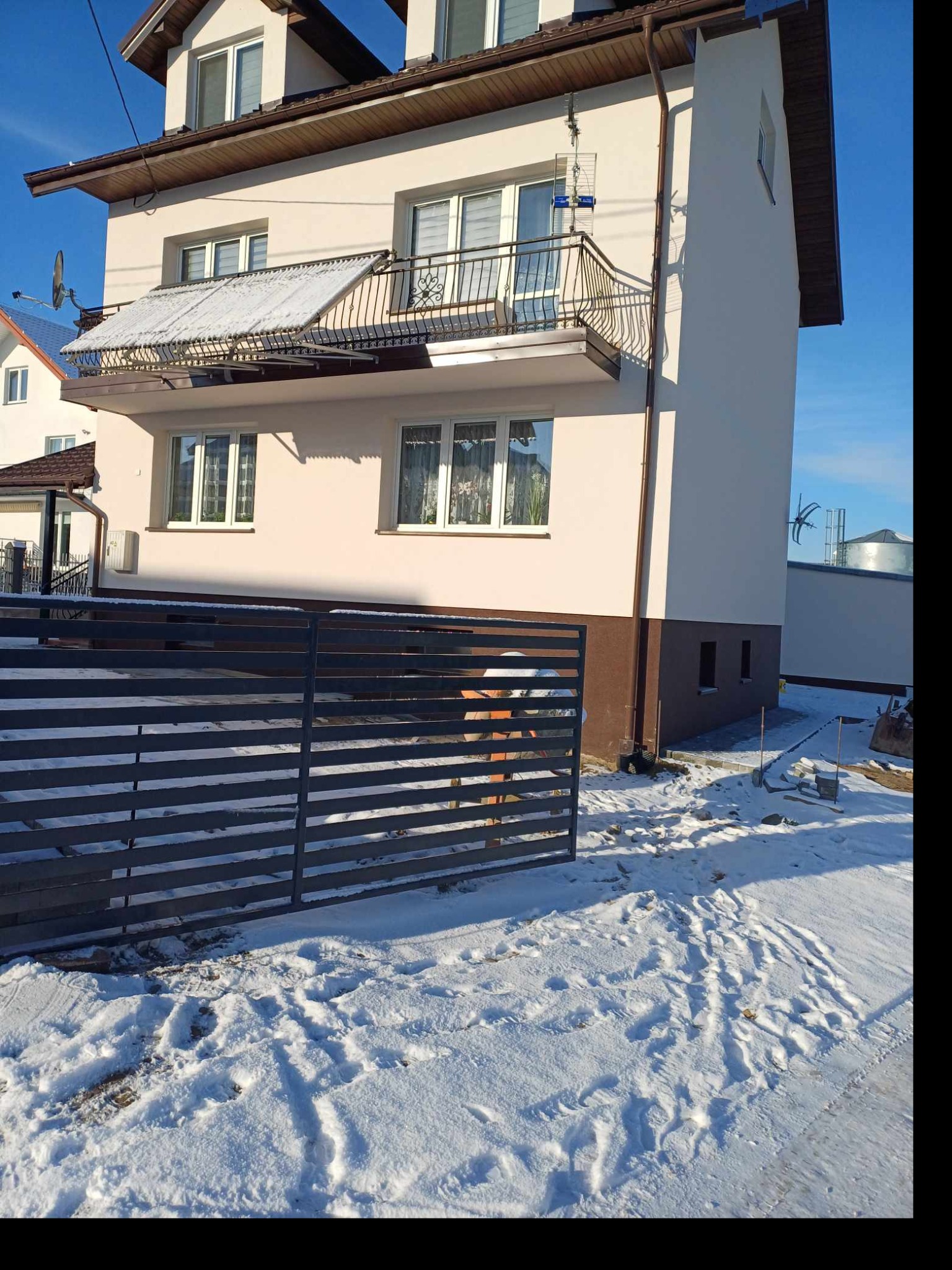 Elewacja wraz z dociepleniem zrealizowana na dofinansowanie z programu czyste powietrze