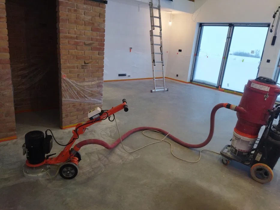 przygotowanie posadzki pod żywicę