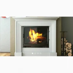 Nowoczesny kominek z białym obramowaniem i paleniskiem z płomieniami, obok stojak na drewno z pociętymi kawałkami drewna.